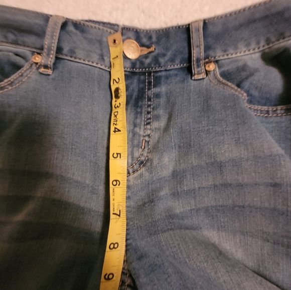 Seven7 Skinny Distressed Capri Jeans - Picture 7 of 9